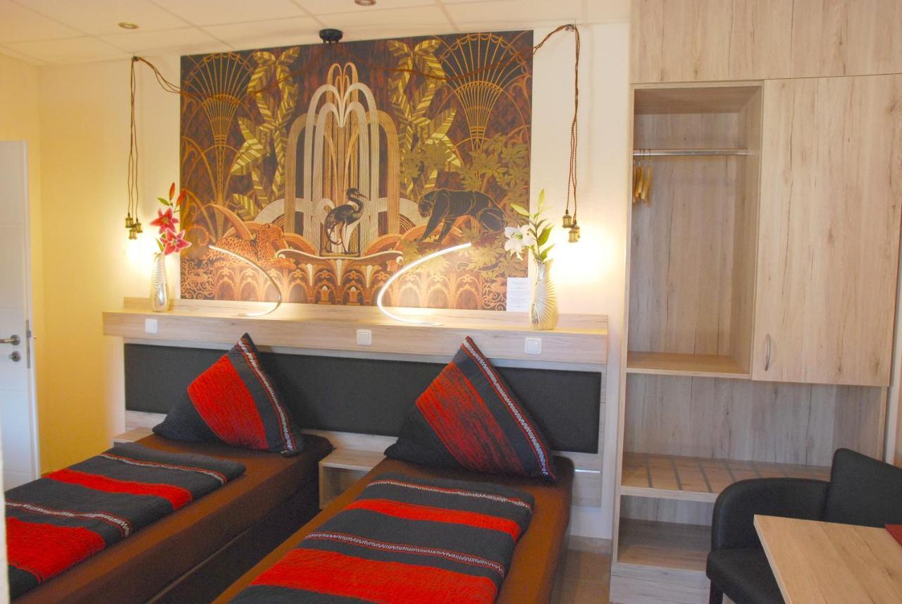 Land-Hotel Zum Schwan, Garni Weilerswist-Metternich, 3 E-Ladestationen, Naehe Phantasialand, Palmenparadies Euskirchen エクステリア 写真