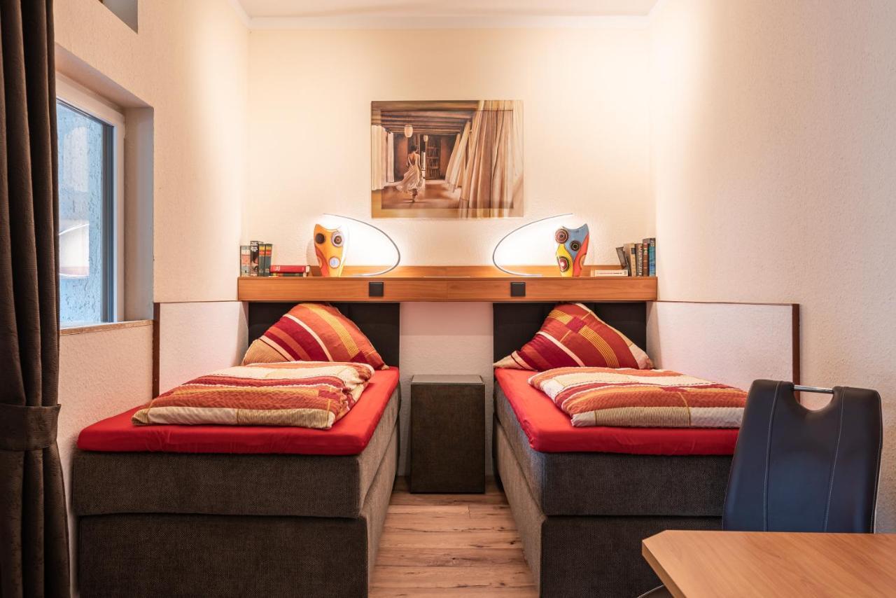 Land-Hotel Zum Schwan, Garni Weilerswist-Metternich, 3 E-Ladestationen, Naehe Phantasialand, Palmenparadies Euskirchen エクステリア 写真
