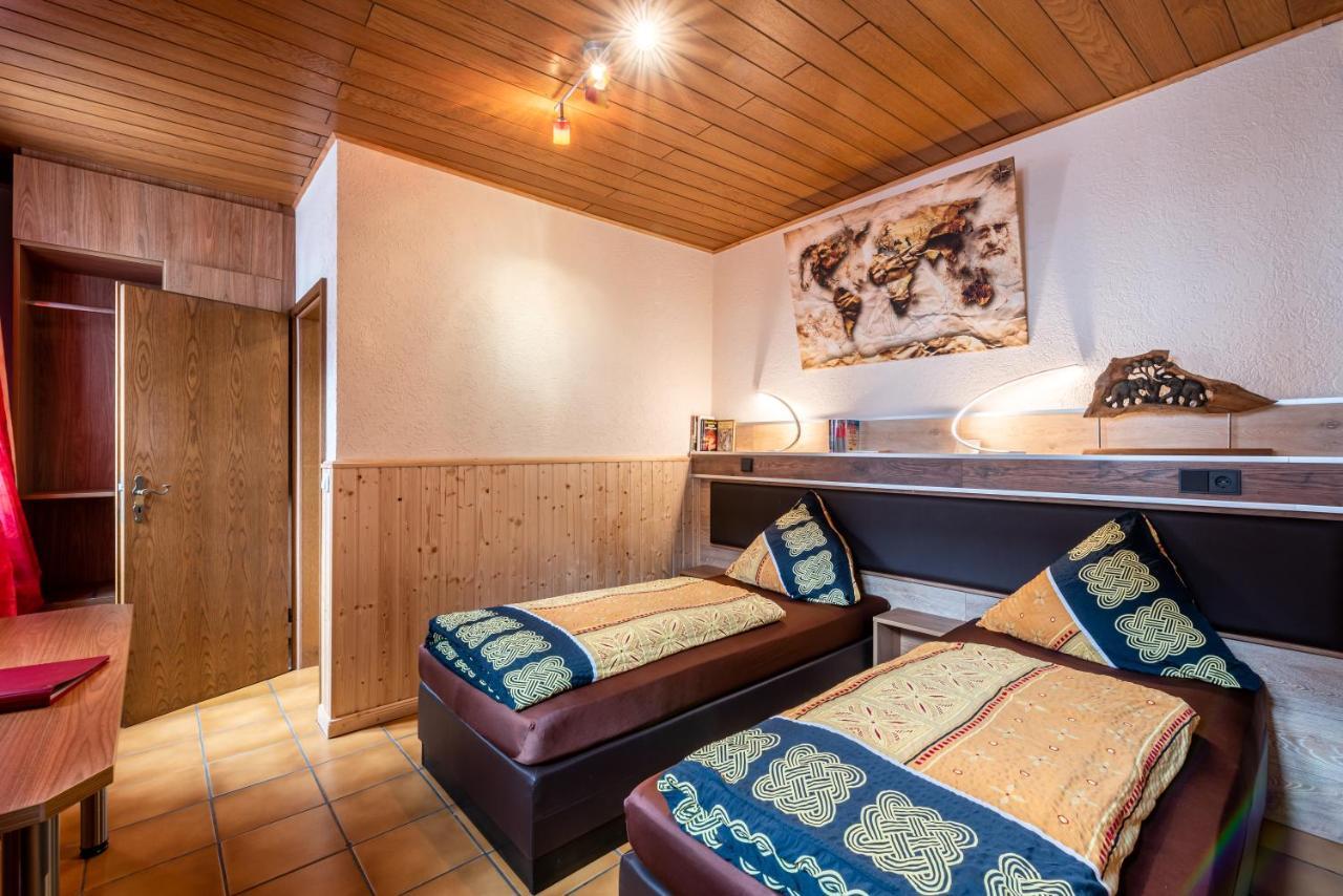 Land-Hotel Zum Schwan, Garni Weilerswist-Metternich, 3 E-Ladestationen, Naehe Phantasialand, Palmenparadies Euskirchen エクステリア 写真