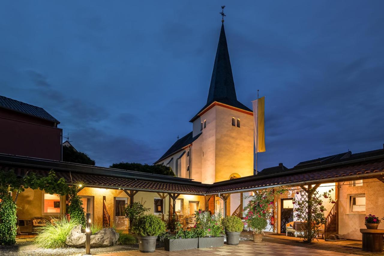 Land-Hotel Zum Schwan, Garni Weilerswist-Metternich, 3 E-Ladestationen, Naehe Phantasialand, Palmenparadies Euskirchen エクステリア 写真
