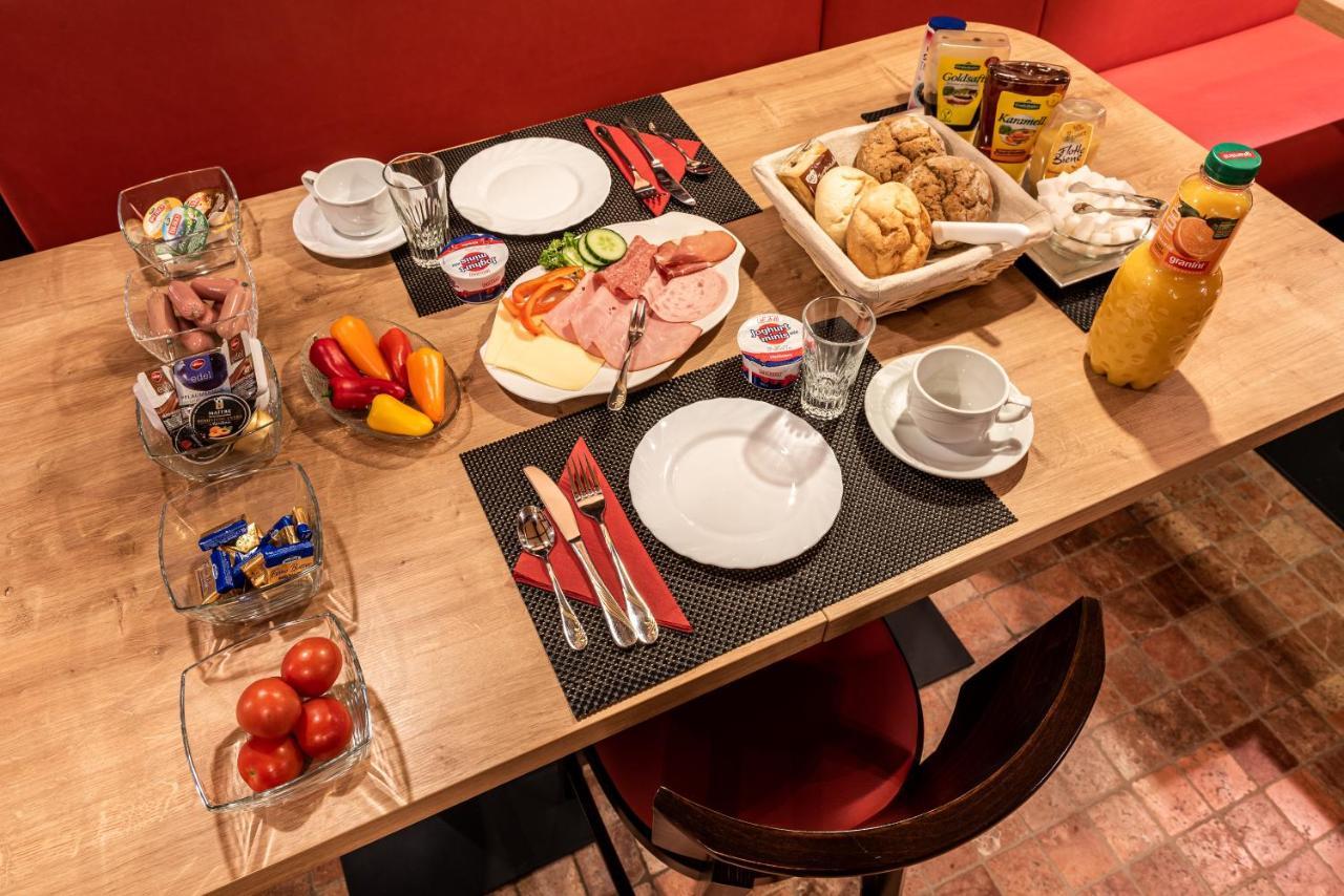 Land-Hotel Zum Schwan, Garni Weilerswist-Metternich, 3 E-Ladestationen, Naehe Phantasialand, Palmenparadies Euskirchen エクステリア 写真