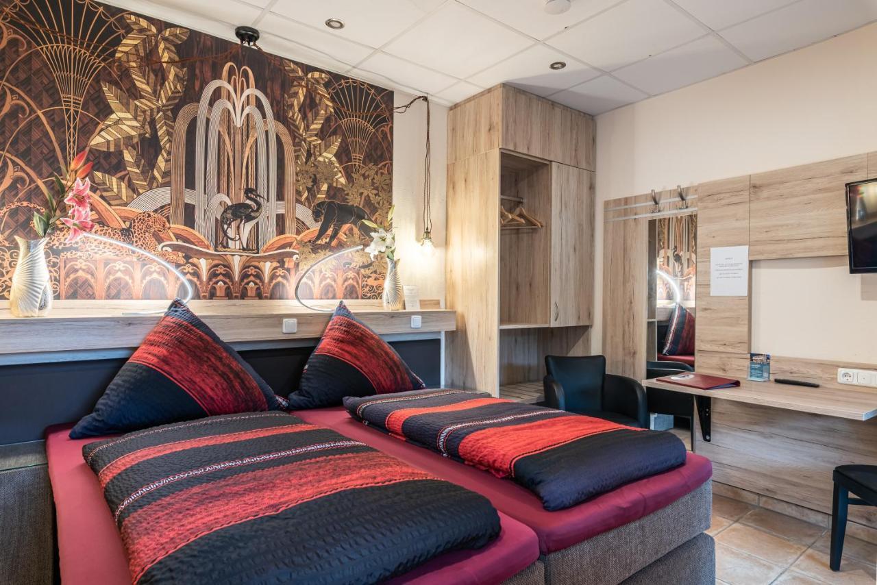 Land-Hotel Zum Schwan, Garni Weilerswist-Metternich, 3 E-Ladestationen, Naehe Phantasialand, Palmenparadies Euskirchen エクステリア 写真